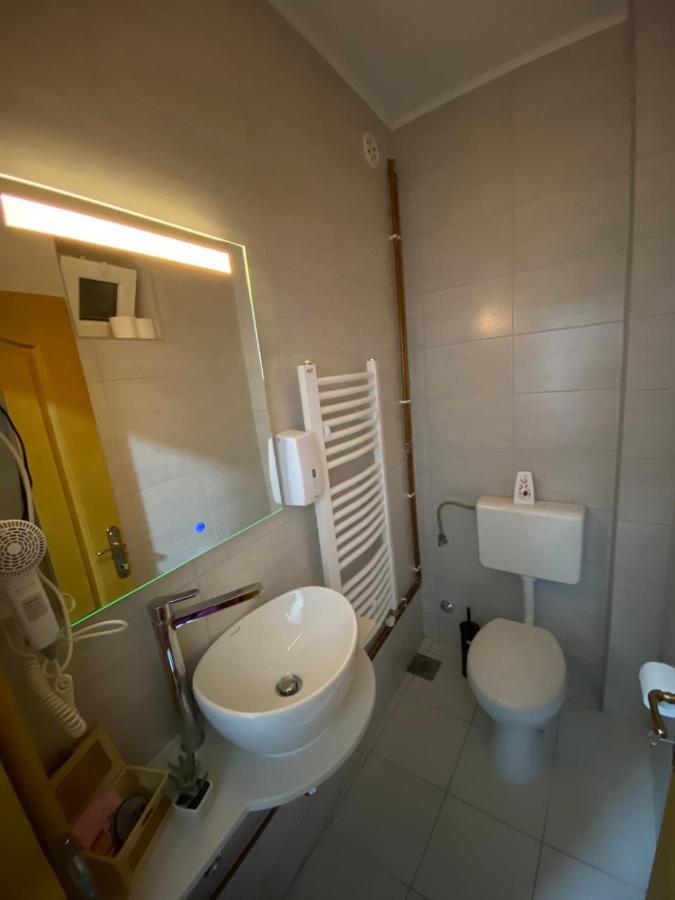 Deluxe Appartamento Tuzla Esterno foto