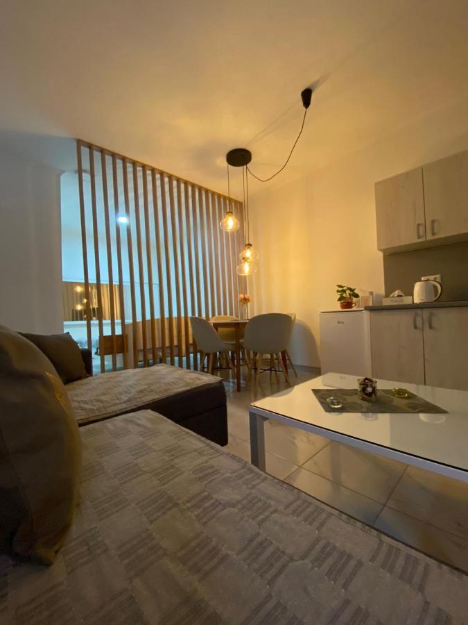 Deluxe Appartamento Tuzla Esterno foto