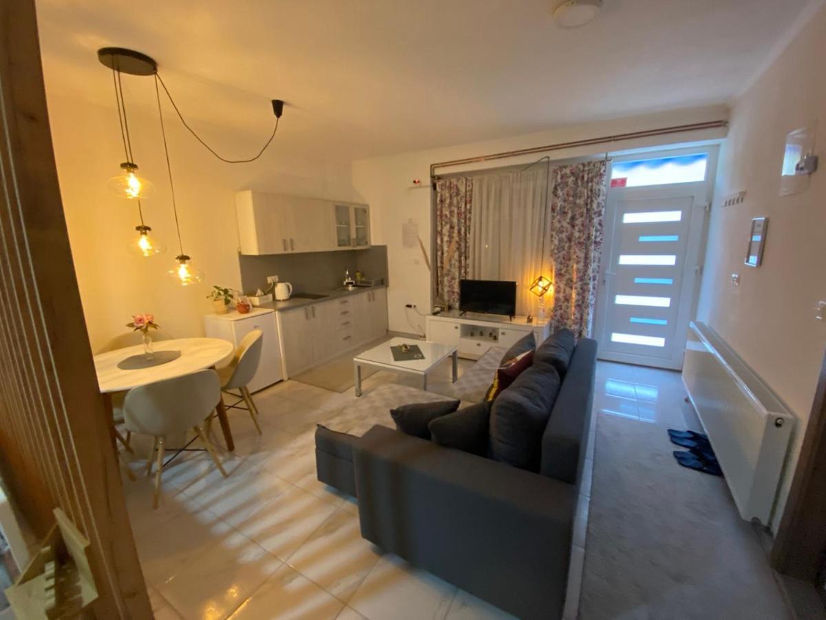 Deluxe Appartamento Tuzla Esterno foto